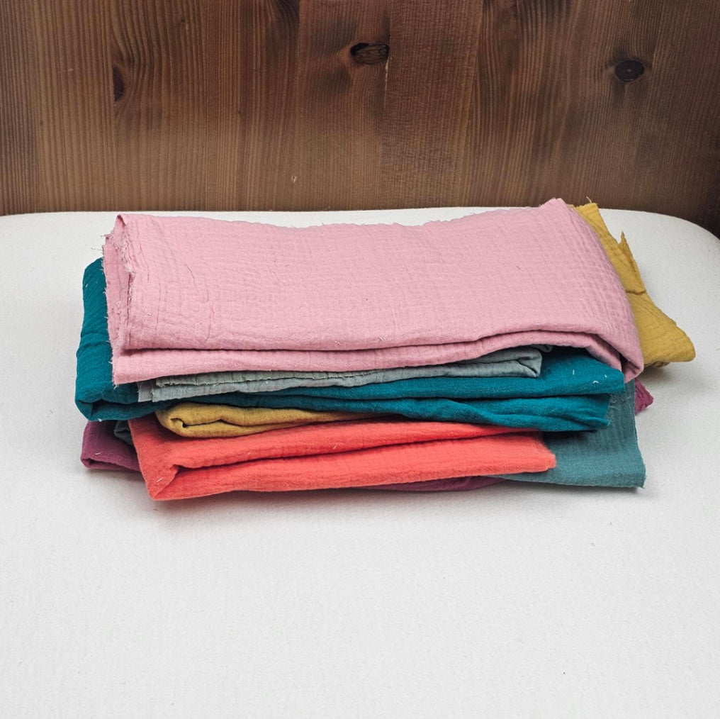 Lot de 8 Coupons de Double Gaze de Coton Unis | Minimum 30cm x 30cm | Coloris aléatoires