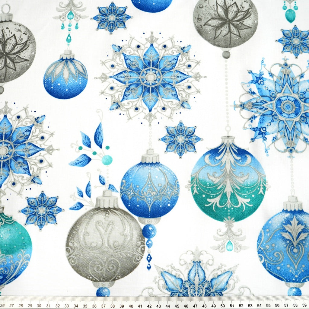 Coton Boules de Noël Bleues Fond Blanc | 1m x 1m60