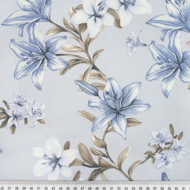Tissu Coton Grandes Fleurs de Lys Bleues Fond Bleu Pastel | Laize 1m55